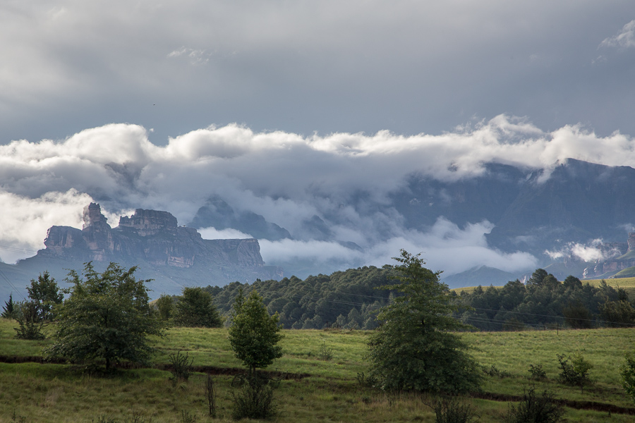 Esigodini Cottage Southern Drakensberg views
